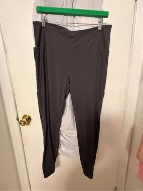 High-Waist Performance Leggings in Charcoal Gray